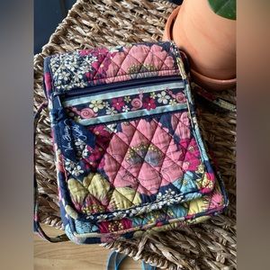 EUC Vera Bradley Crossbody Happy Snails pattern